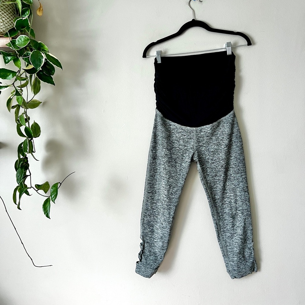 Beyond Yoga Beyond the Bump Crop Maternity Leggings M gray black
